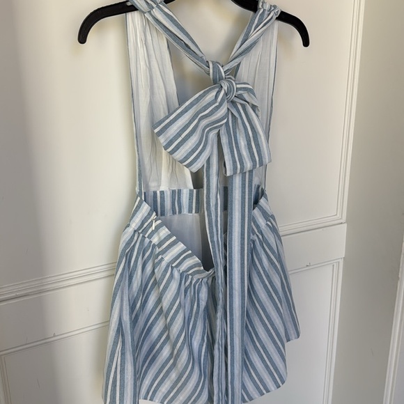 MAJORELLE Callie Romper in Blue Chambray Seersucker Revolve Women’s Medium - Picture 6 of 16